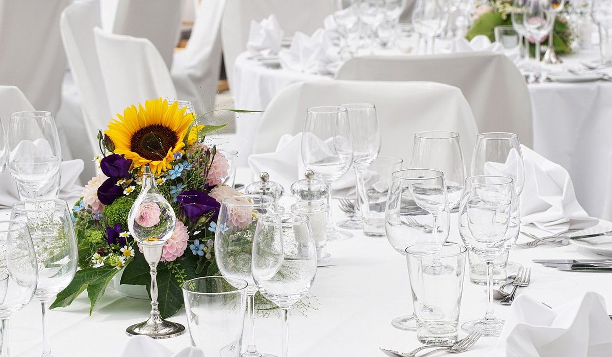 How to Host a Murder Mystery Evening for Friends